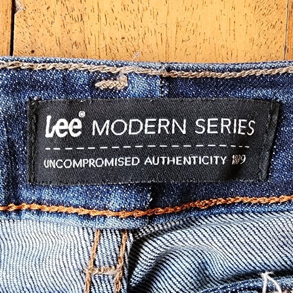Lee Modern Series Curvy Fit Bootcut Jeans Size 10 Short - Picture 6 of 15